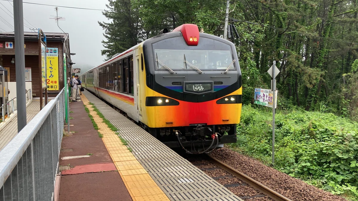 止まっている電車